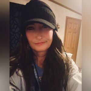 Black Knitted Newsboy Hat
One Size
Like New